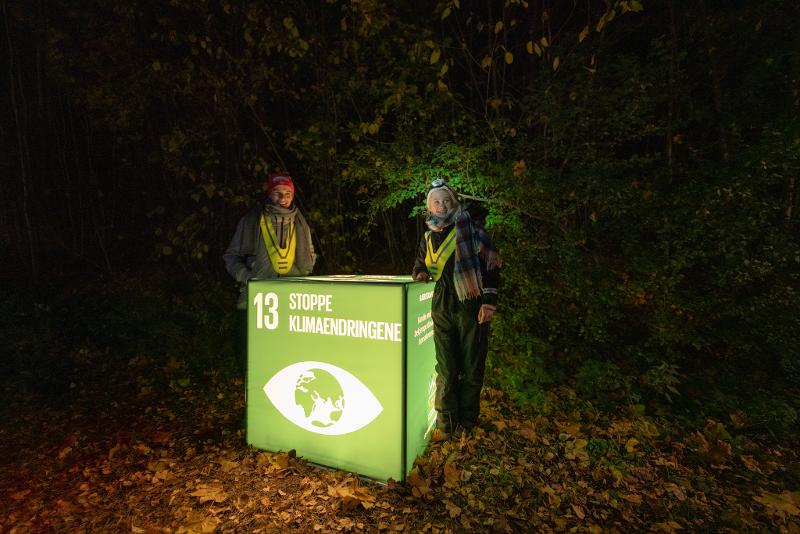 Personer fra nattevandring i Oslo med fokus på FNs bærekraftsmål nr. 13 – Stoppe klimaendringene